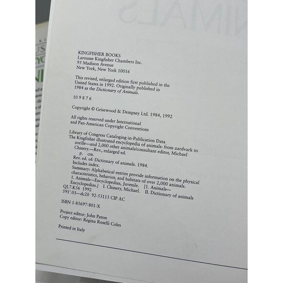 the Kingfisher Illustrated encyclopedia of animals hardcover book English READ - Picture 5 of 6